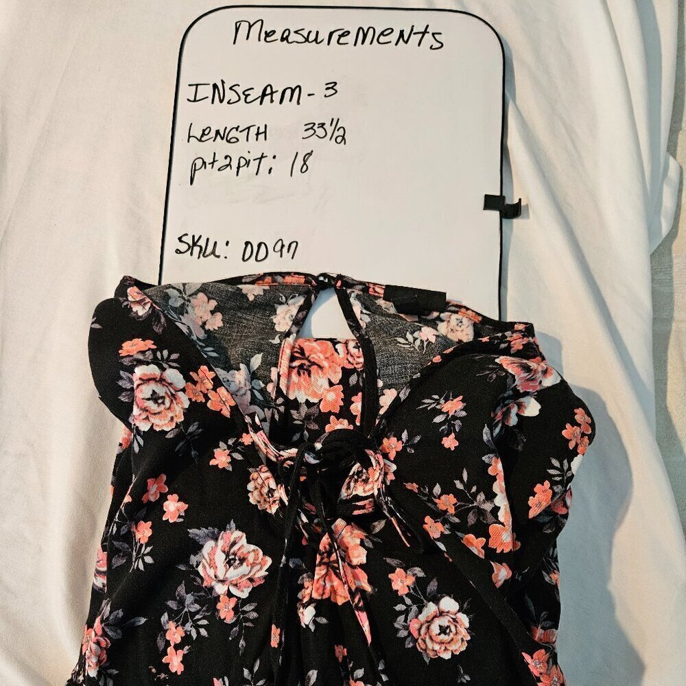 Torrid black floral romper size 00‎ - Picture 7 of 7